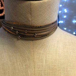 6 Layers with Pearl’s in gold plate.Choker